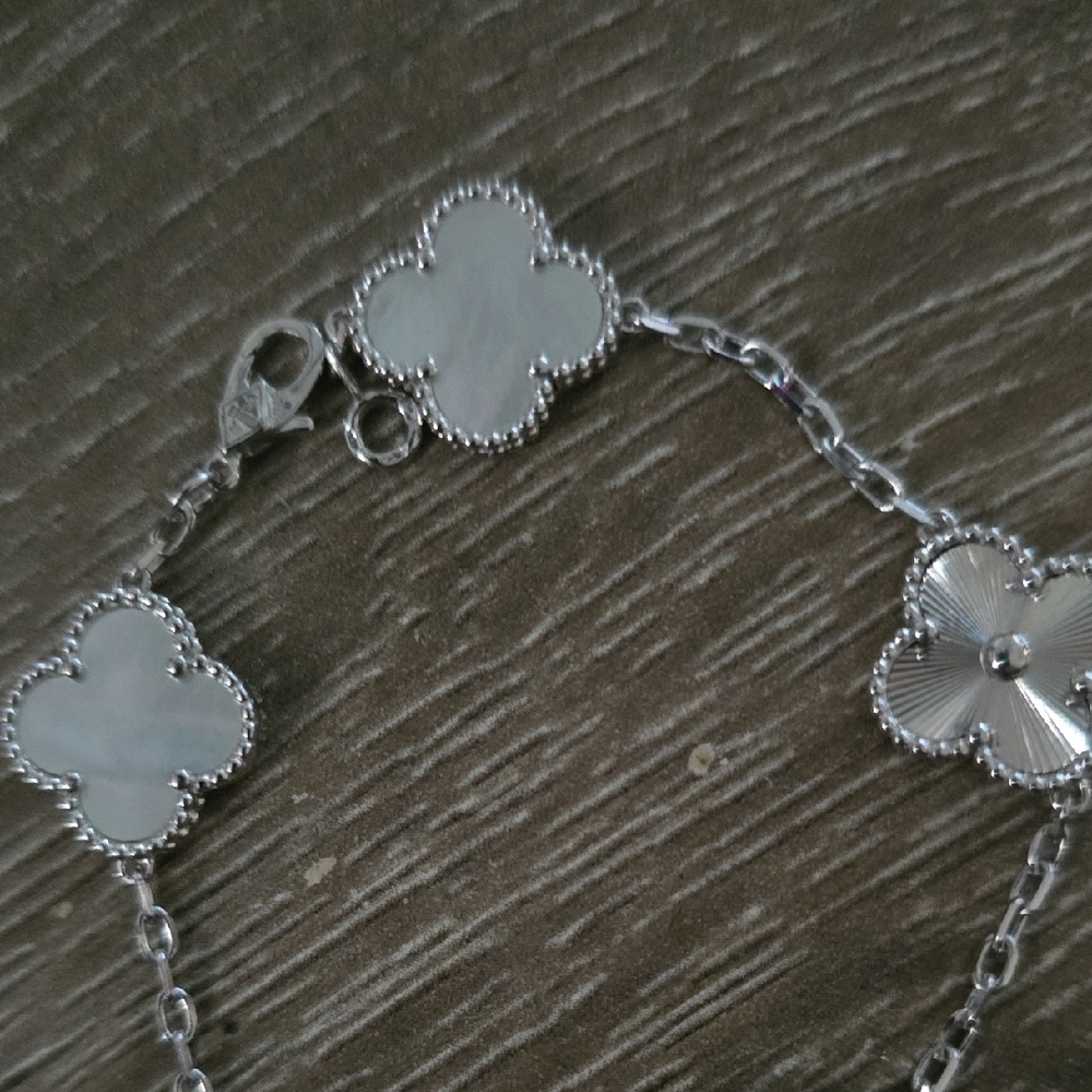 Elegant 925 Silver Flower Bracelet - Picture 3 of 4